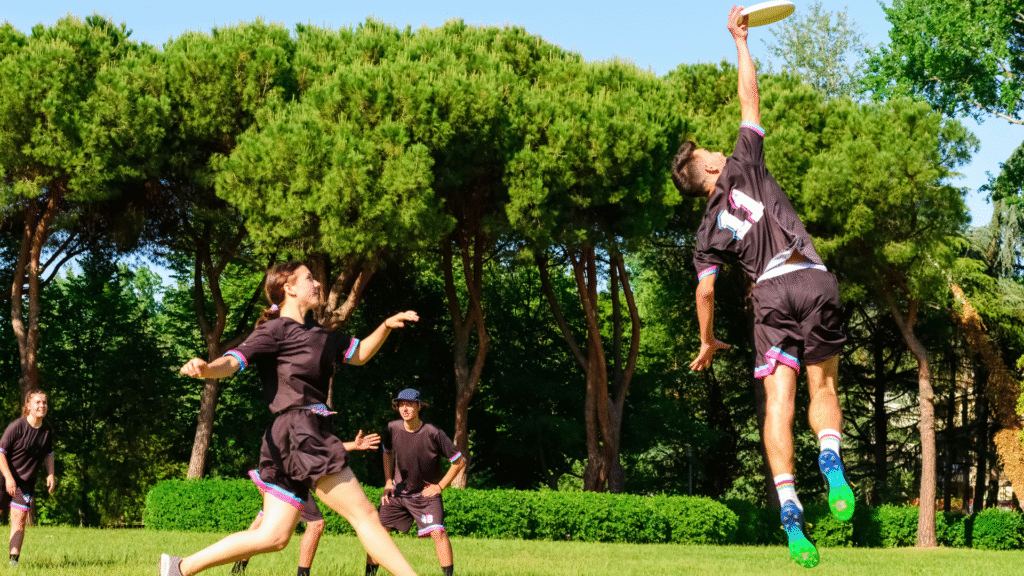 Beginner’s Guide: How To Build Your First Ultimate Frisbee kit