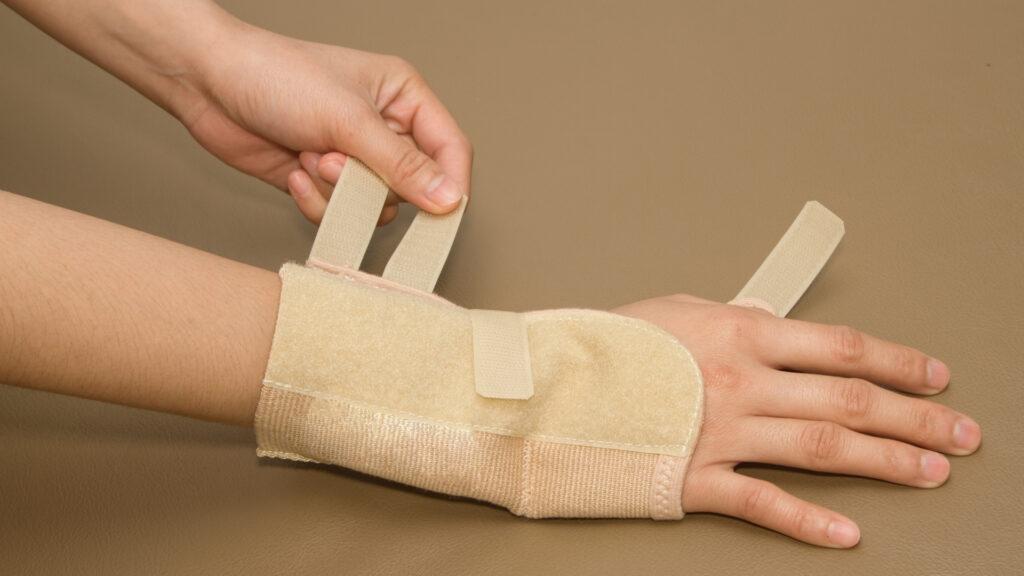 Best Wrist Braces for Disc Throwers – Our Top Recommendations