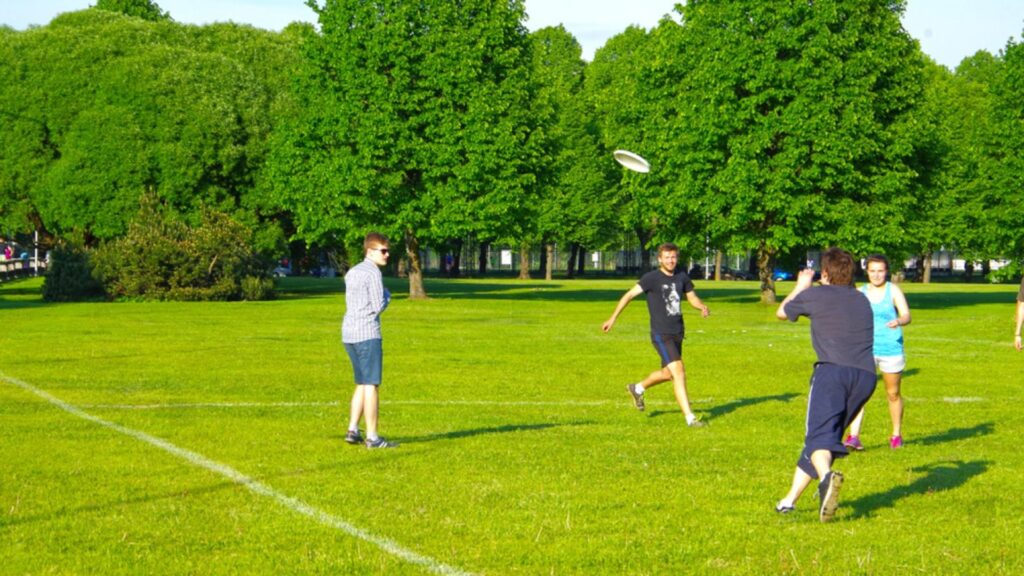 How to Improve Defensive Footwork in Ultimate Frisbee